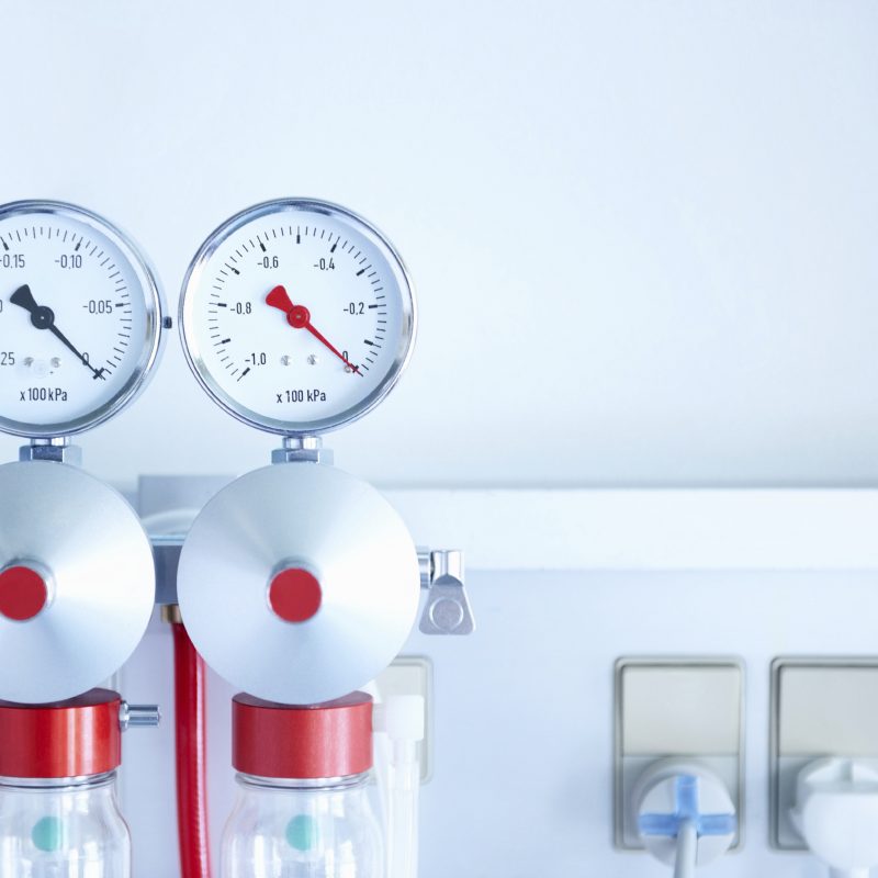 Wall-mounted medical oxygen regulator with flowmeter used for controlled oxygen delivery in hospital oxygen systems